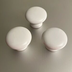 Set of 25 white porcelain cabinet knobs